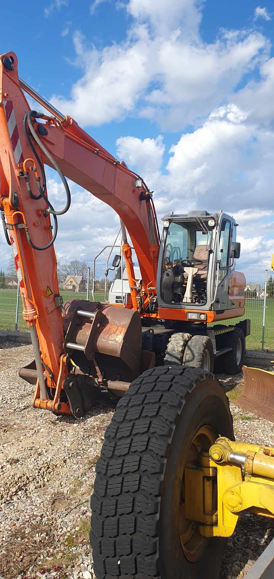 Ratinis ekskavatorius Fiat Kobelco E145W - Image 2