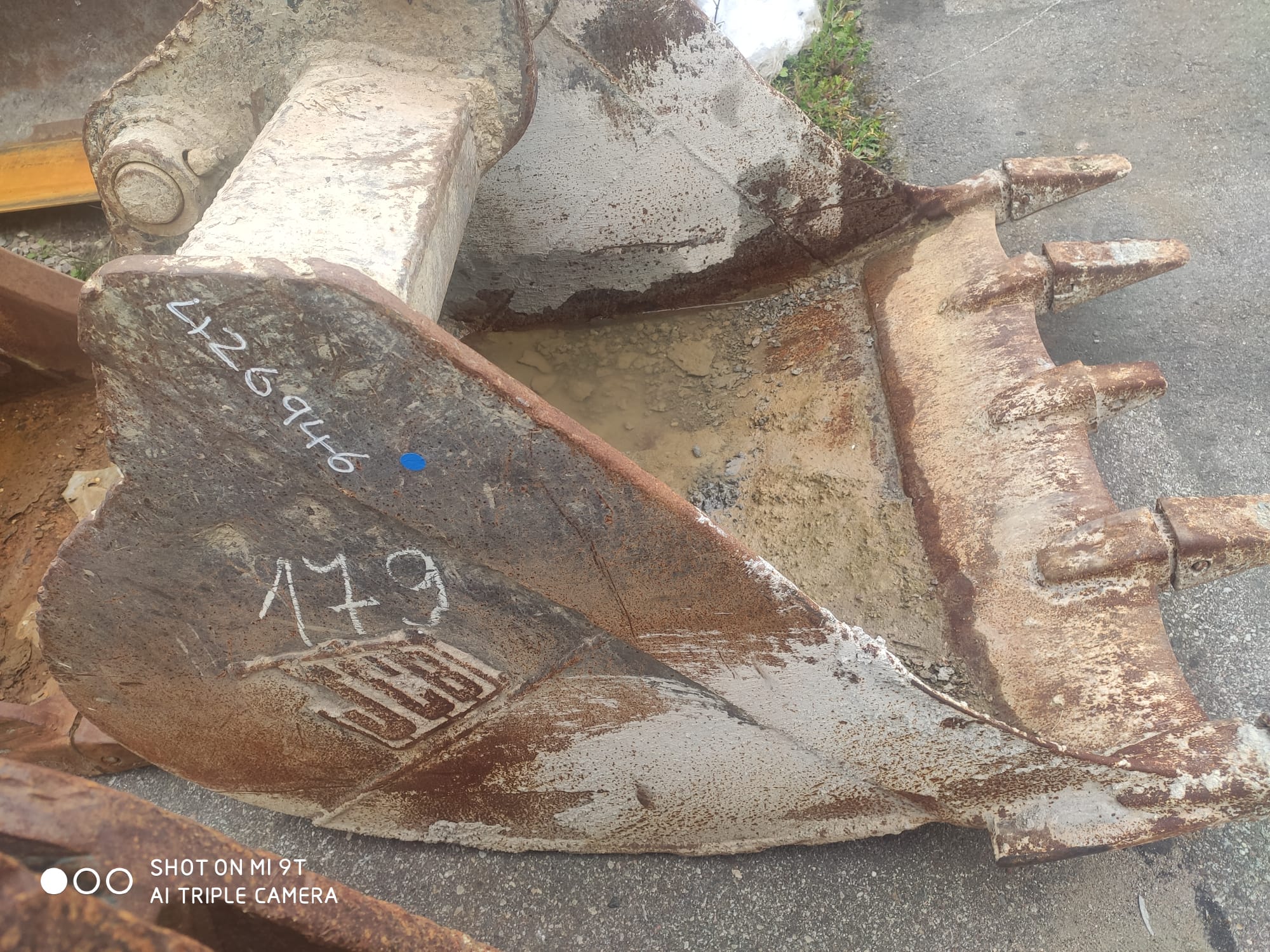 179 Excavator bucket - Image 3