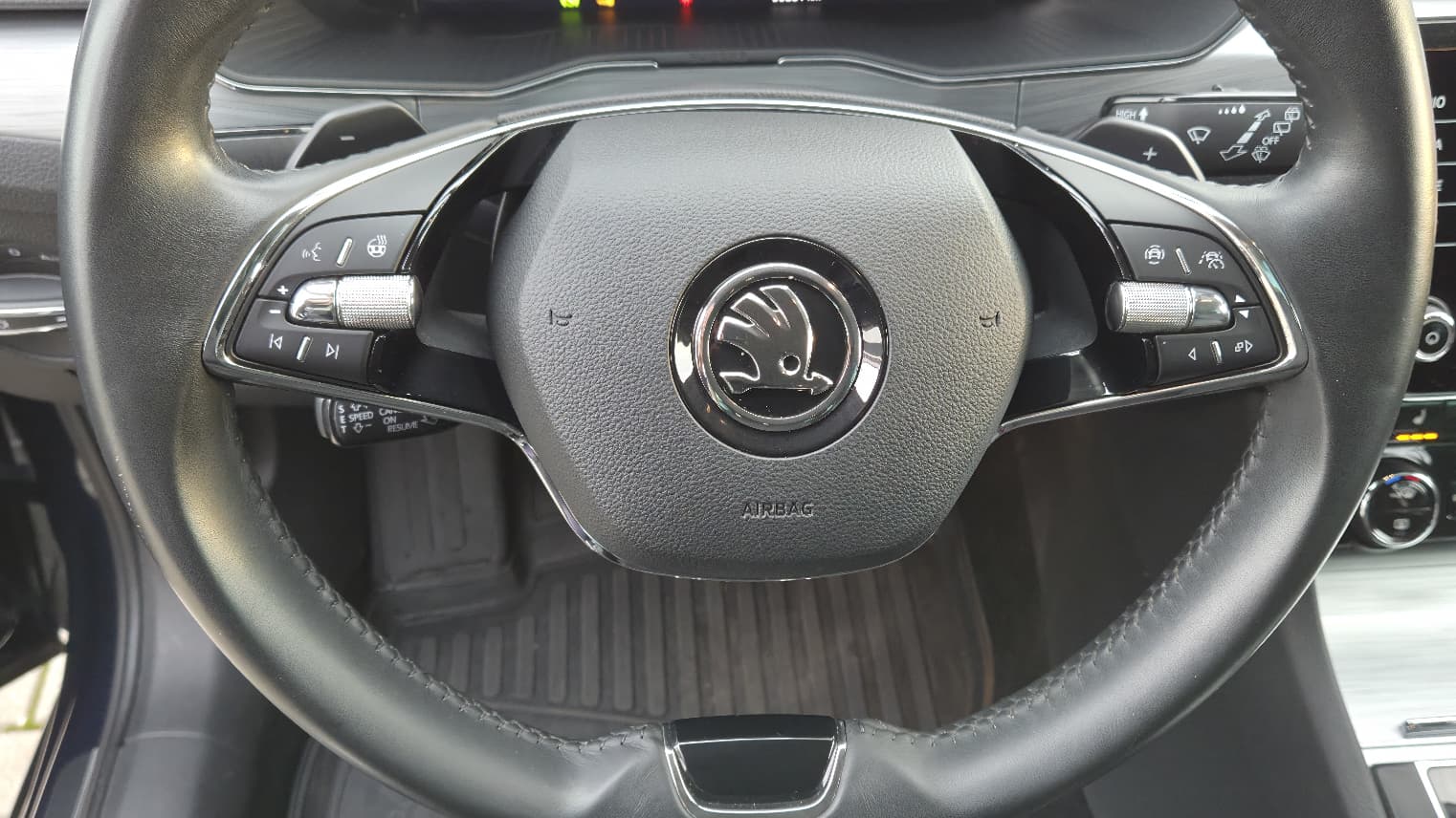 Skoda Superb, 2.0 l., universalas - Image 24