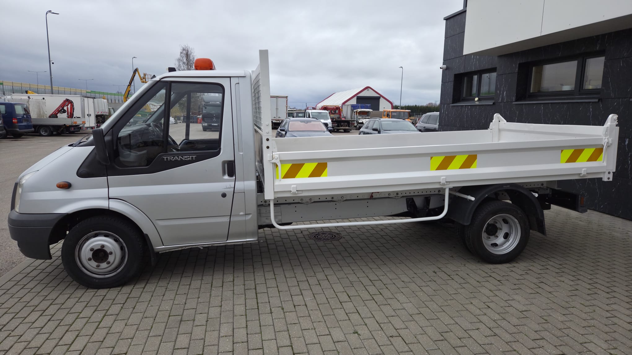 Savivartis sunkvežimis Ford Transit 350L - Image 5