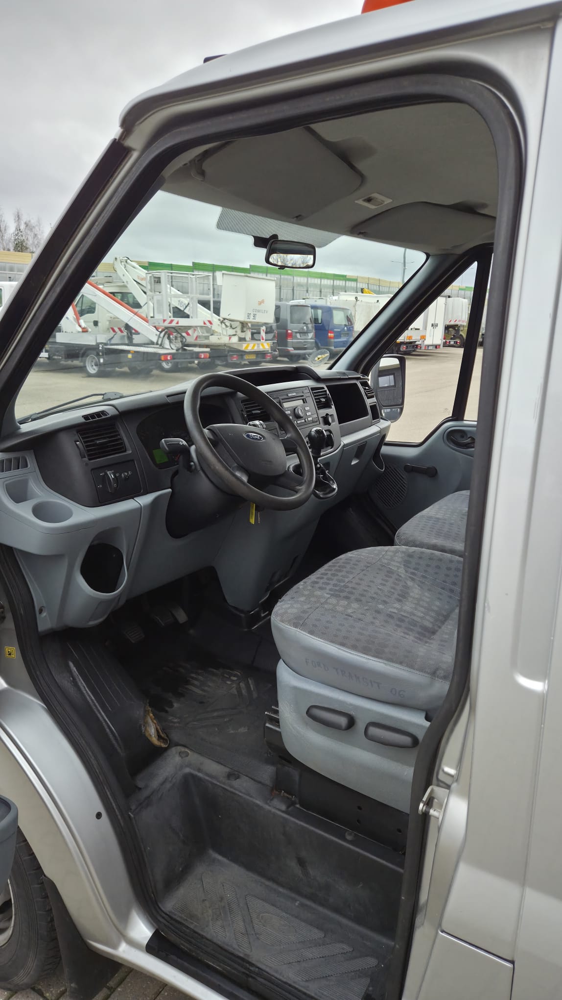 Savivartis sunkvežimis Ford Transit 350L - Image 10