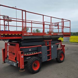 Žirklinis keltuvas Skyjack SJ 8841